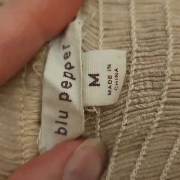 BLU PEPPER Gold Metallic Cream Smocked Peplum Long Sleeve Criss Cross Top - Picture 8 of 10